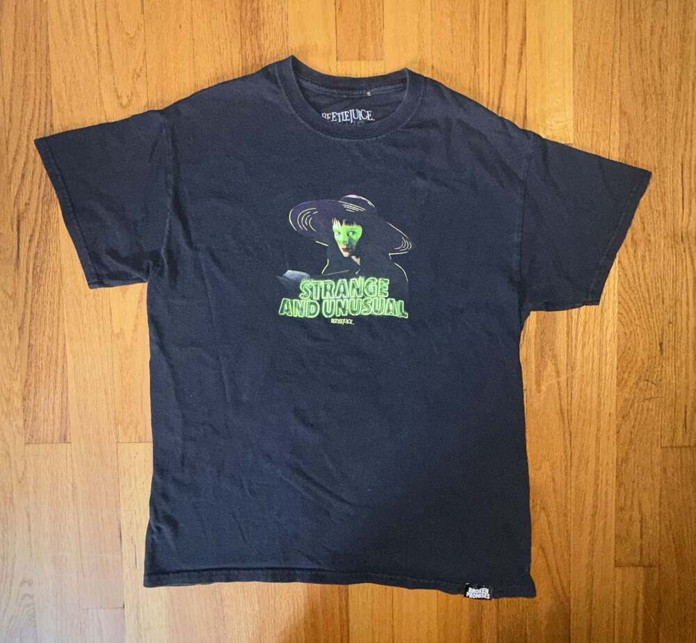 Beetlejuice T Shirt Lydia Deetz Strange Unusual Gothic Graphic Black M